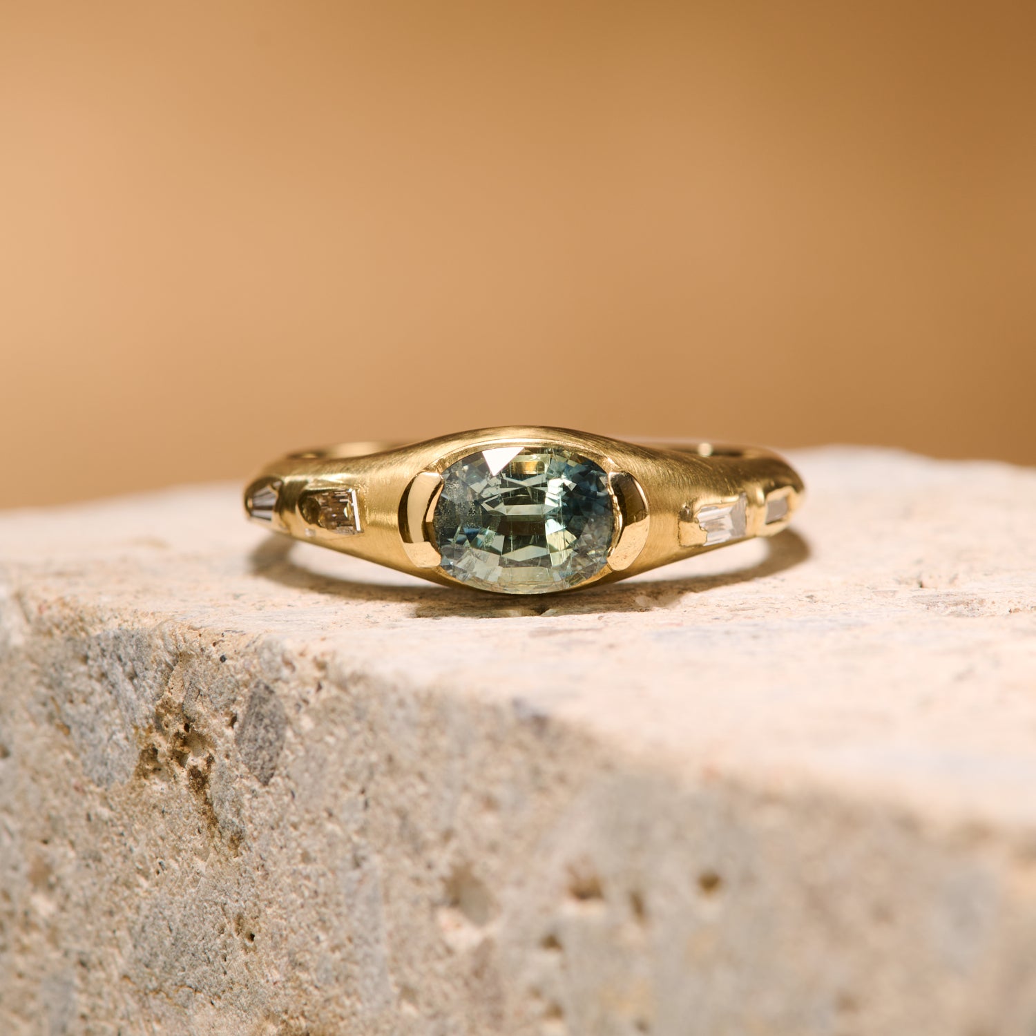Sunlit Signet